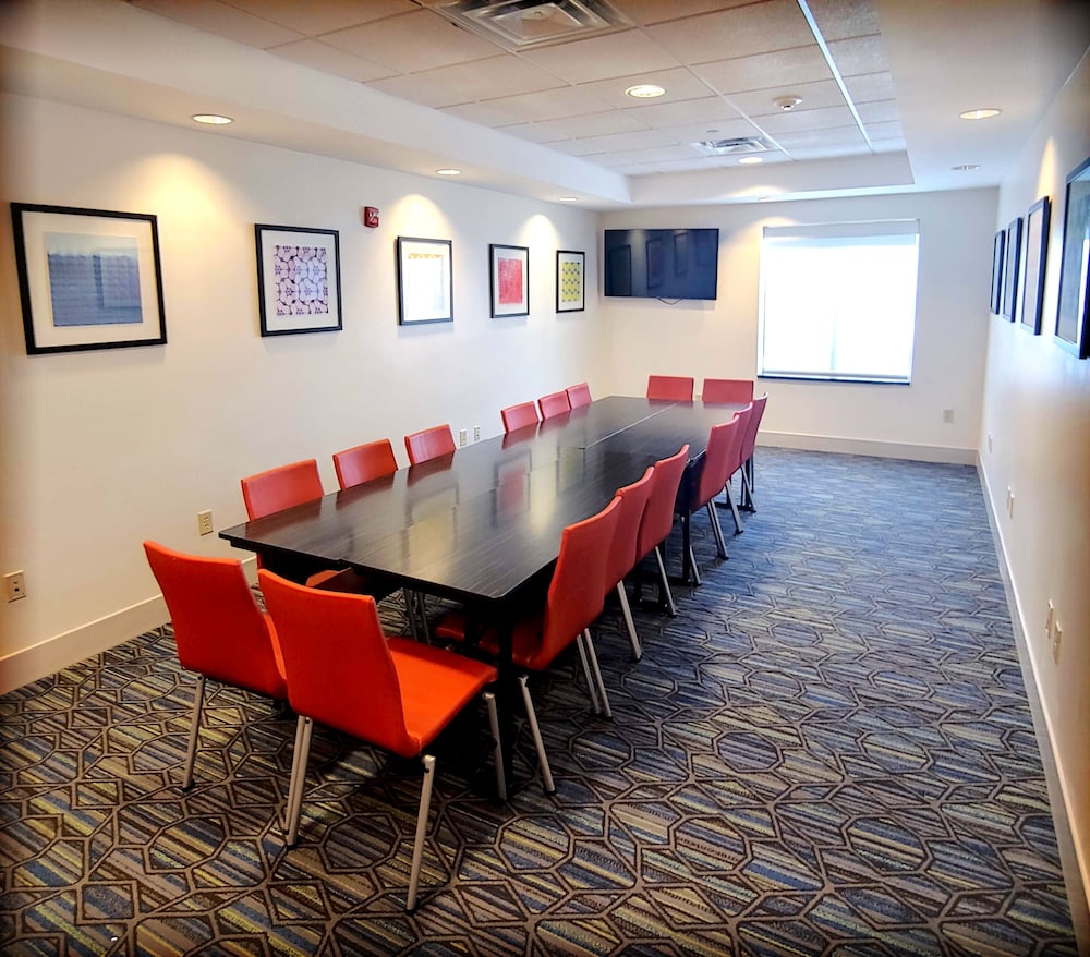 Holiday Inn Express & Suites Clear Spring by IHG - photo 38
