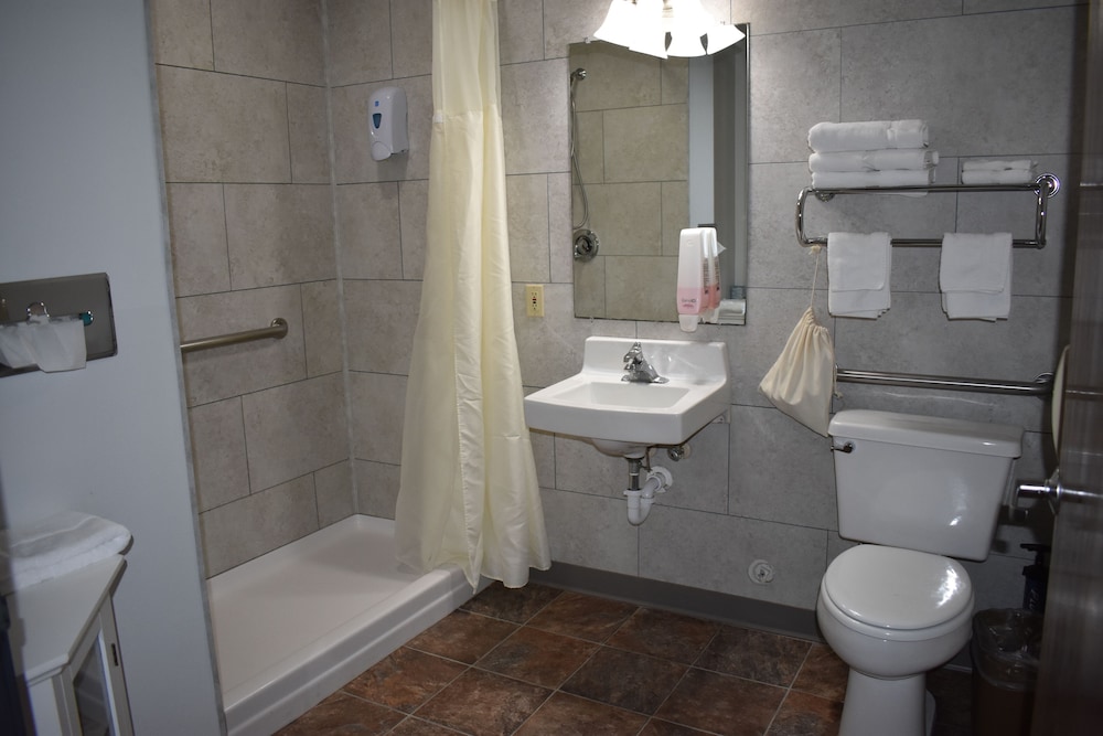 Heartland Hotel and Suites - photo 24