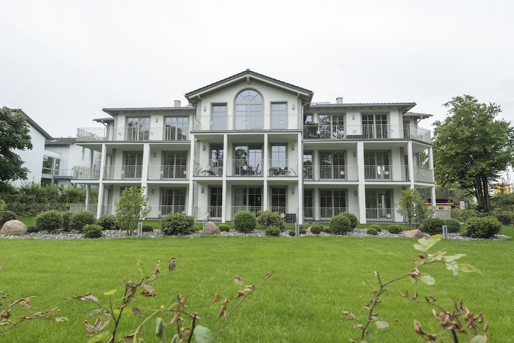 Villa Pauline Ferienwohnung 04 — 4-Star Luxury Hotel in Ostseebad Goehren, Germany