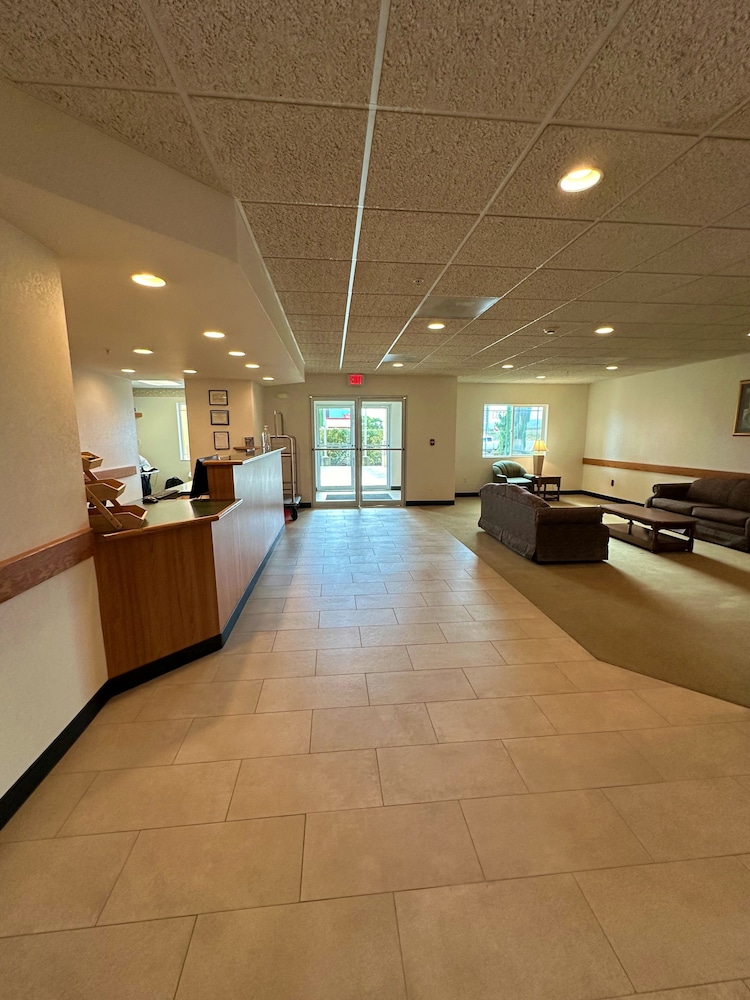 Peppermill Empress Inn - photo 5