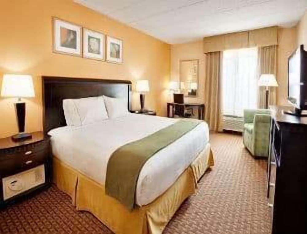 Baymont by Wyndham East Windsor Bradley Airport - photo 13