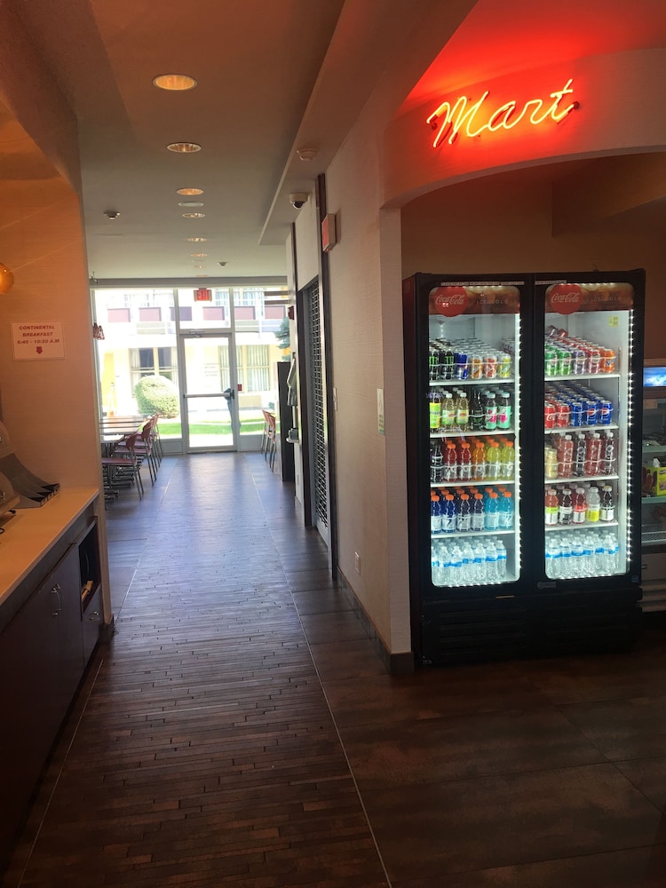 Ramada by Wyndham Rockville Centre - photo 4