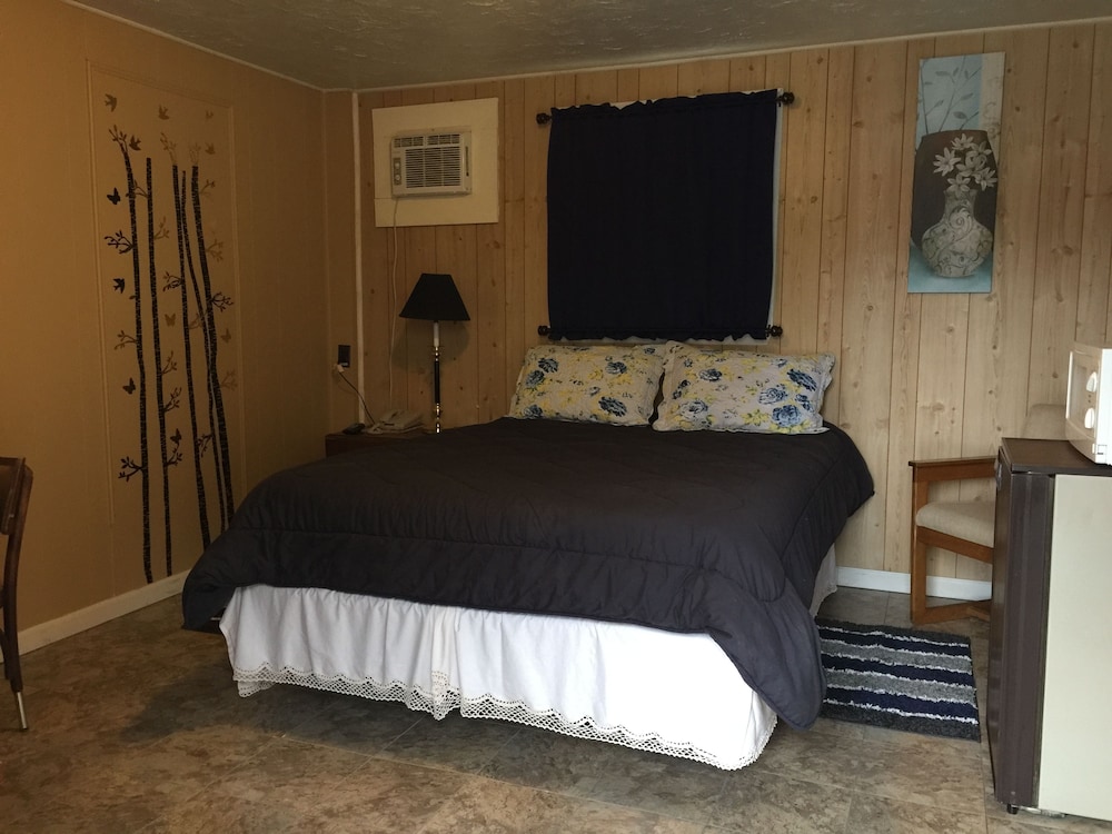 Phillips Historic Motel & Cottages - photo 4