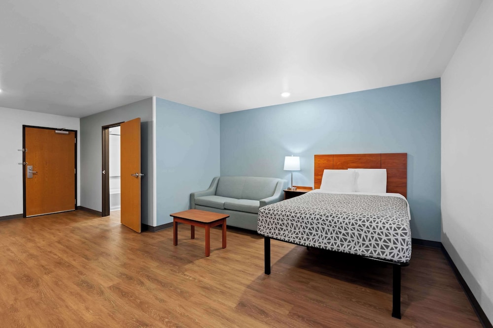 WoodSpring Suites Hobbs - photo 17