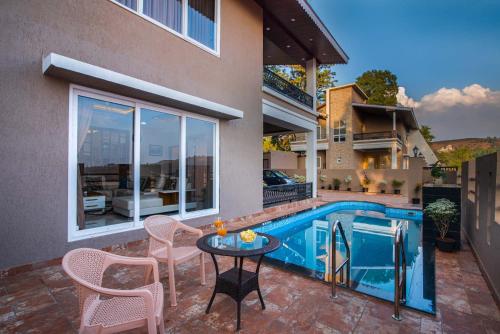 The Skyline by VEO Part of StayVista — 5-Star Luxury Hotel in Panchgani, India