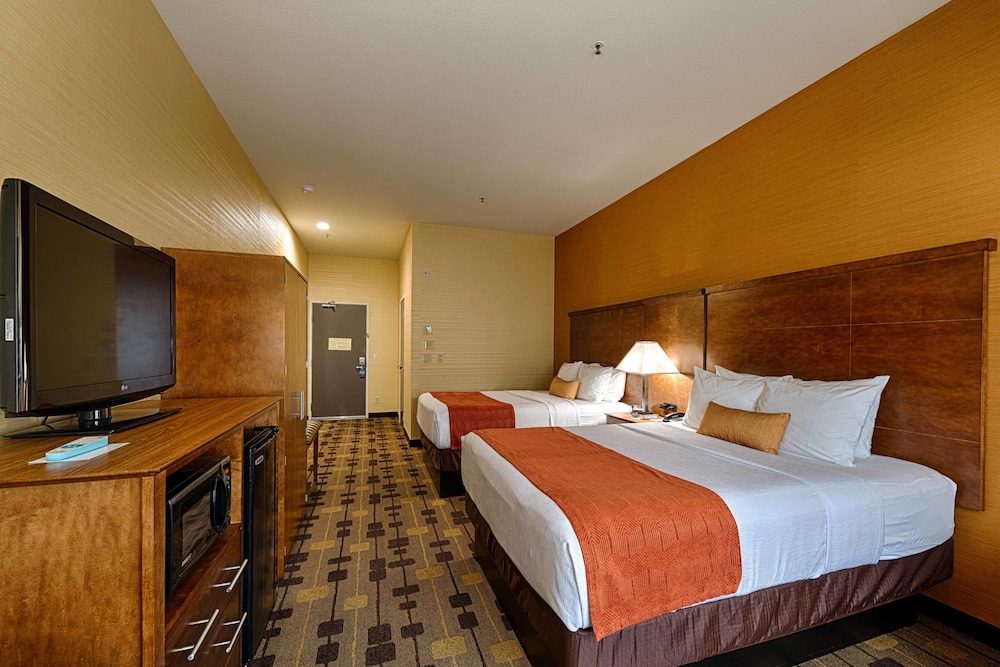 Best Western Plus Delta Inn & Suites - photo 6