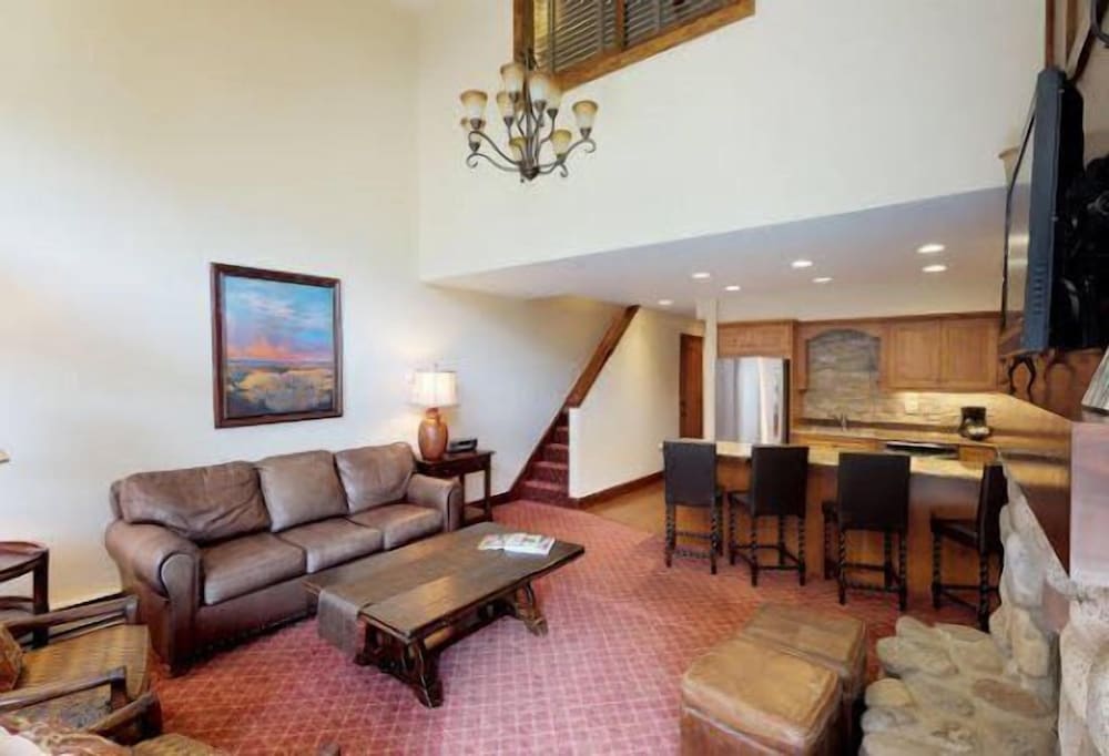 4 Bedroom Condo in Lionshead at Boutique Resort Within Walking Distance to the Eagle Bahn Gondola - photo 3