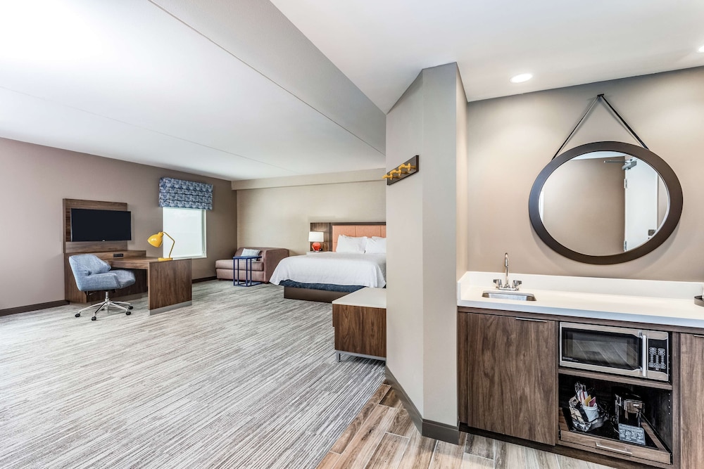 Hampton Inn & Suites Kittery Portsmouth - photo 17