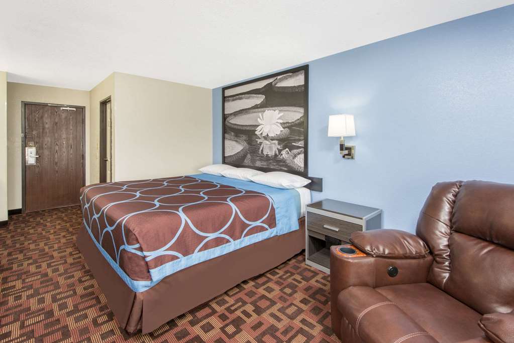 Super 8 by Wyndham Moberly MO - photo 11