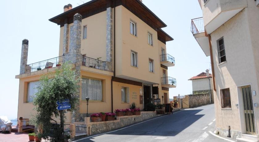 Hotel la Riana — hotel in Perinaldo
