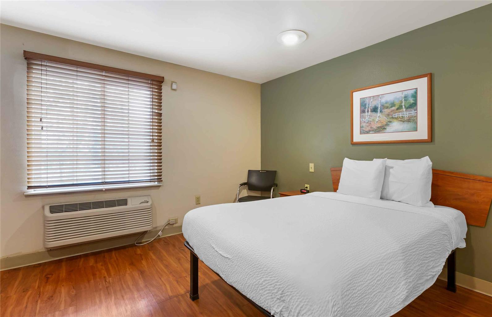 Extended Stay America Select Suites Phoenix West - photo 12