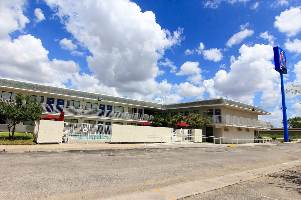 Motel 6 Kingsville TX - photo 5