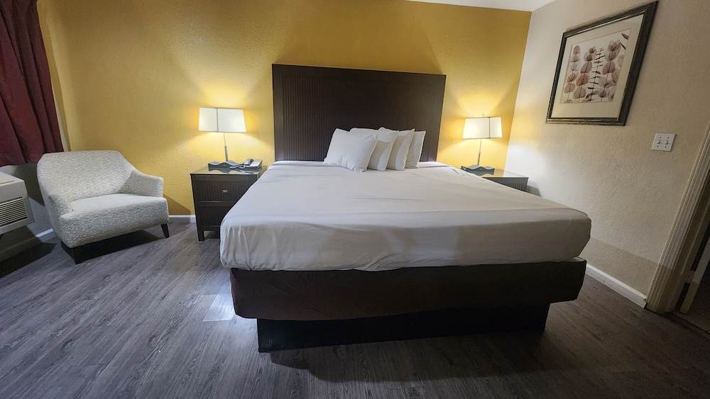 Mission Inn and Suites - photo 18