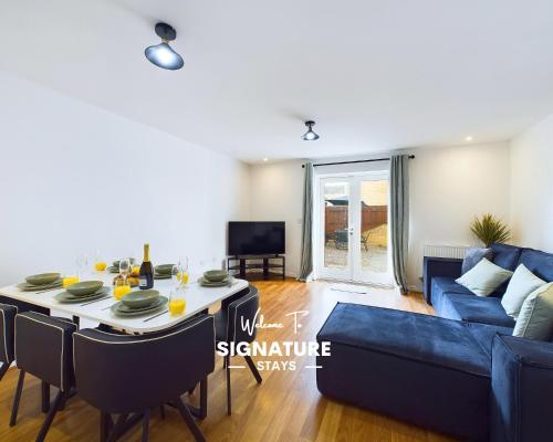 Sotherby Walk by Signature Stays Townhouse Parking Modern — 4-Star Luxury Hotel in Cheltenham, United Kingdom