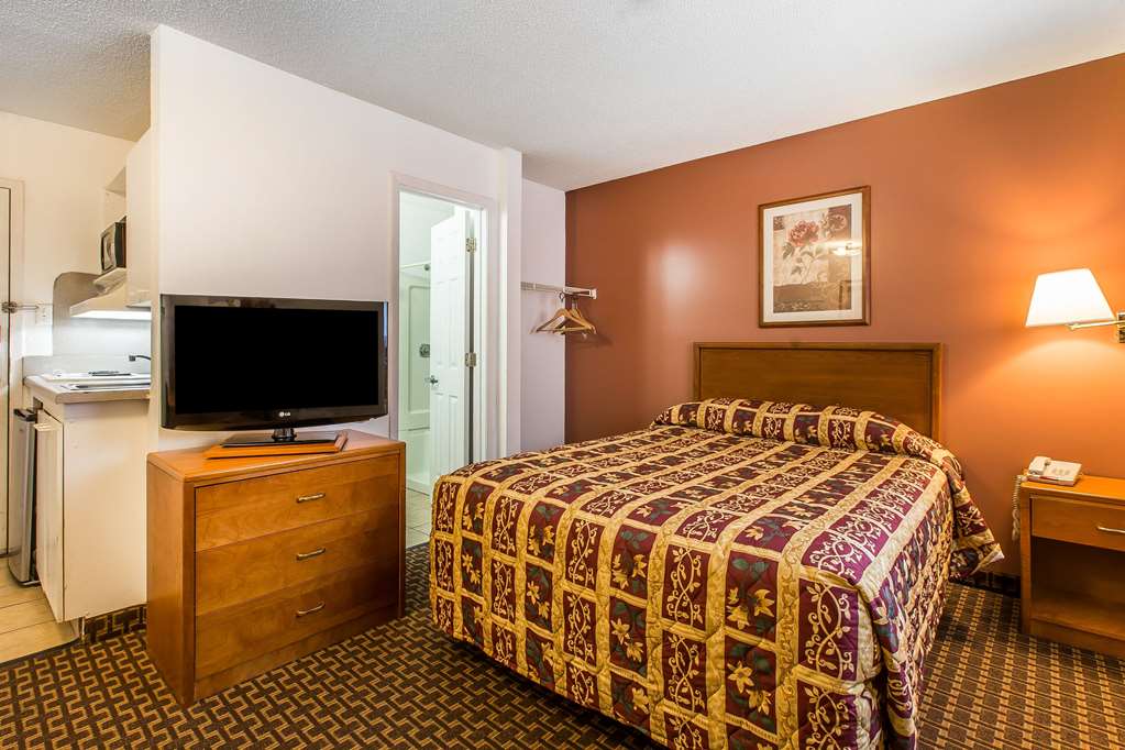 Suburban Extended Stay Abercorn - photo 19