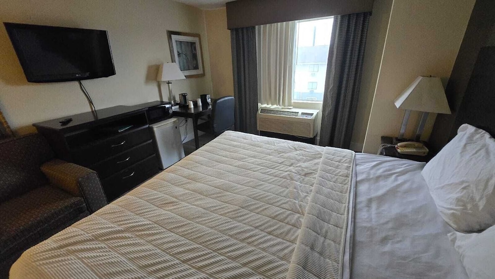 Copley Inn & Suites By OYO Akron OH - photo 8