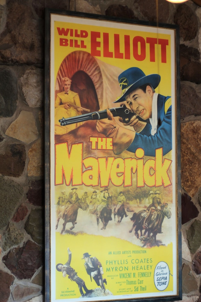 The Maverick Inn - photo 3