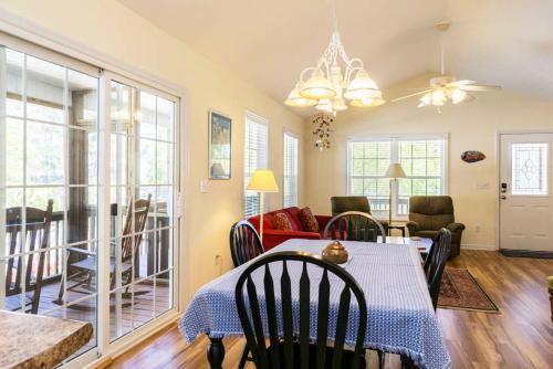 Island Delight by Oak Island Accommodations - photo 18