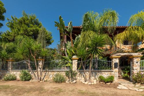 Casa Mallus — 4-Star Luxury Hotel in Olia Speciosa, Italy