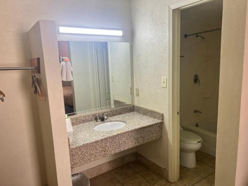 Americas Best Value Inn Tillmans Corner Mobile - photo 4