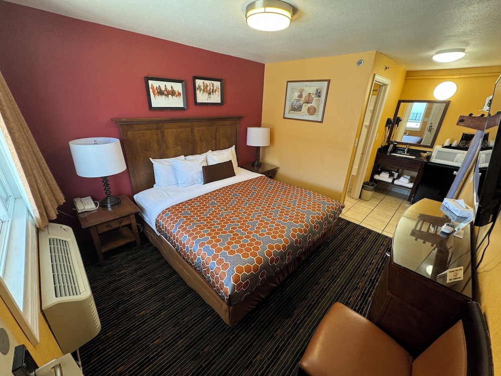 The Royal Victorian Motel - photo 19