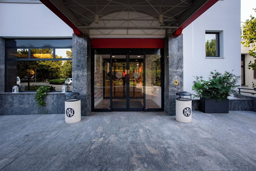 Rege Hotel — 4-Star Luxury Hotel in San Donato Milanese, Italy