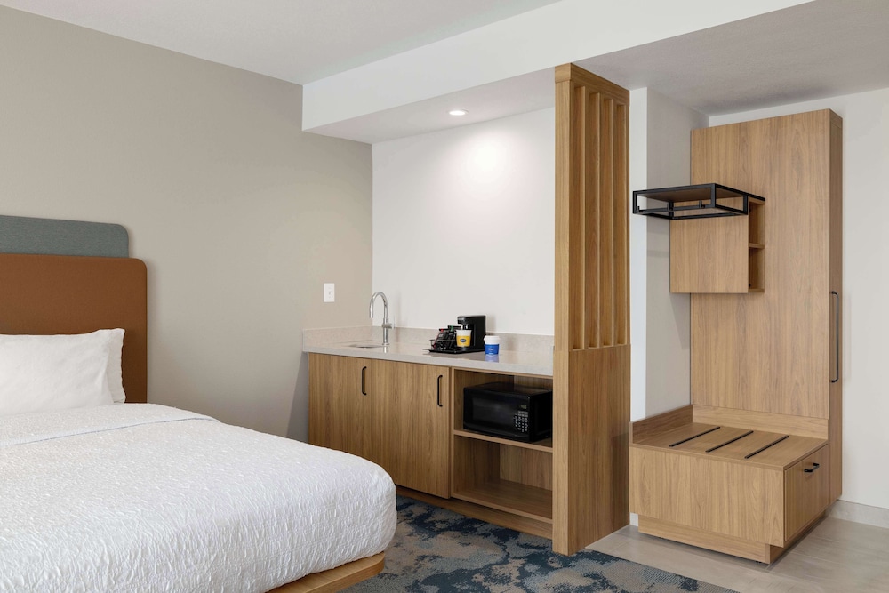 Hampton Inn & Suites Columbia South Fort Meade Area - photo 31