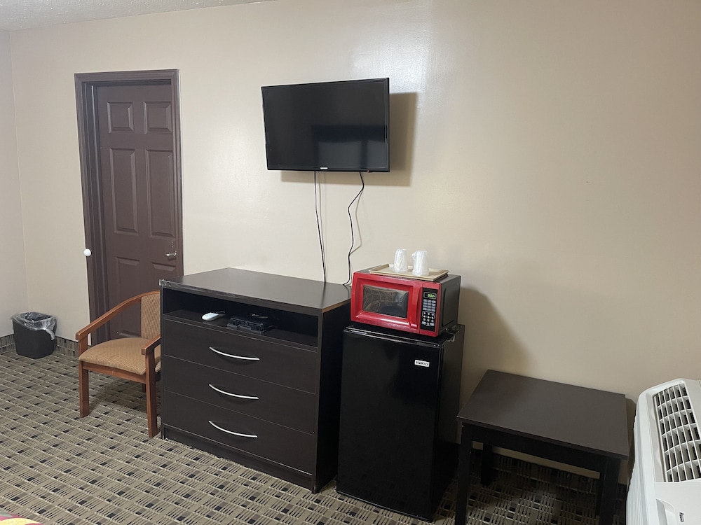 Economy Inn And Suites Ashtabula - photo 9