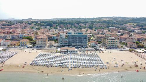 Luxury Seafront Apartment Parking and Beach by Host Hero — 4-Star Luxury Hotel in Civitanova Marche, Italy