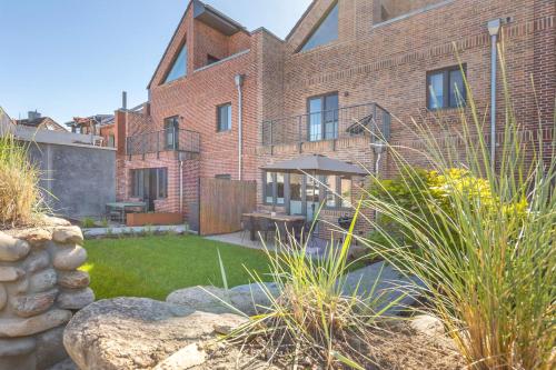 Boathouse - carbon neutral hotel in Toenning