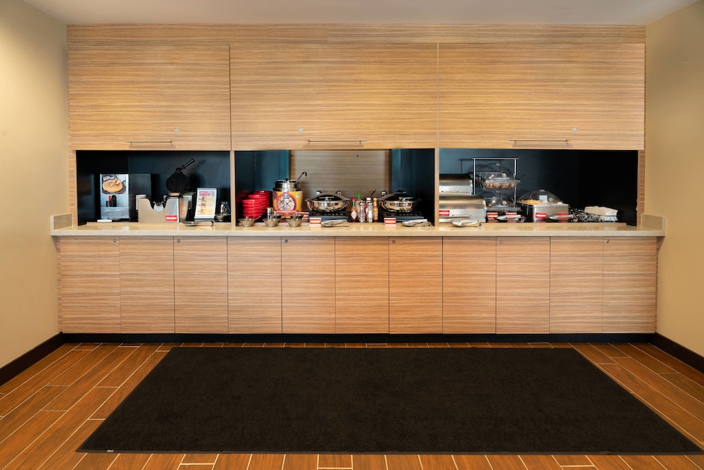 TownePlace Suites by Marriott Milwaukee Oak Creek - photo 35