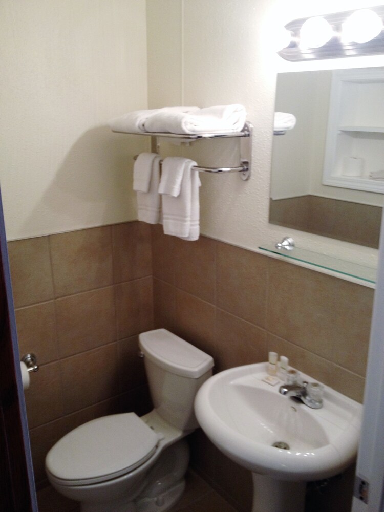 Travelier Motel - photo 36