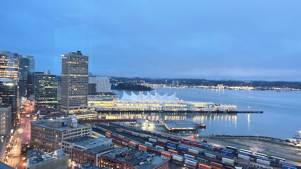 Ocean View Condo . Downtown Vancouver — 5-Star Luxury Hotel in Vancouver, Canada