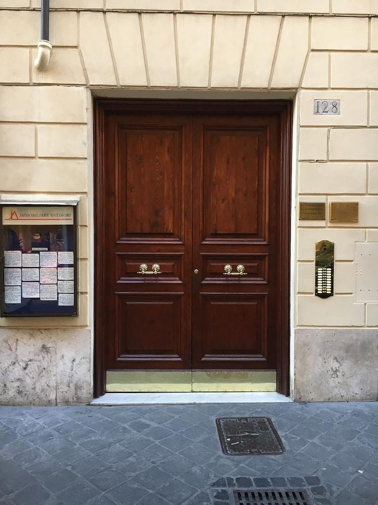 Spanish Steps Miracle Suite — 4-Star Luxury Hotel in Rome, Italy