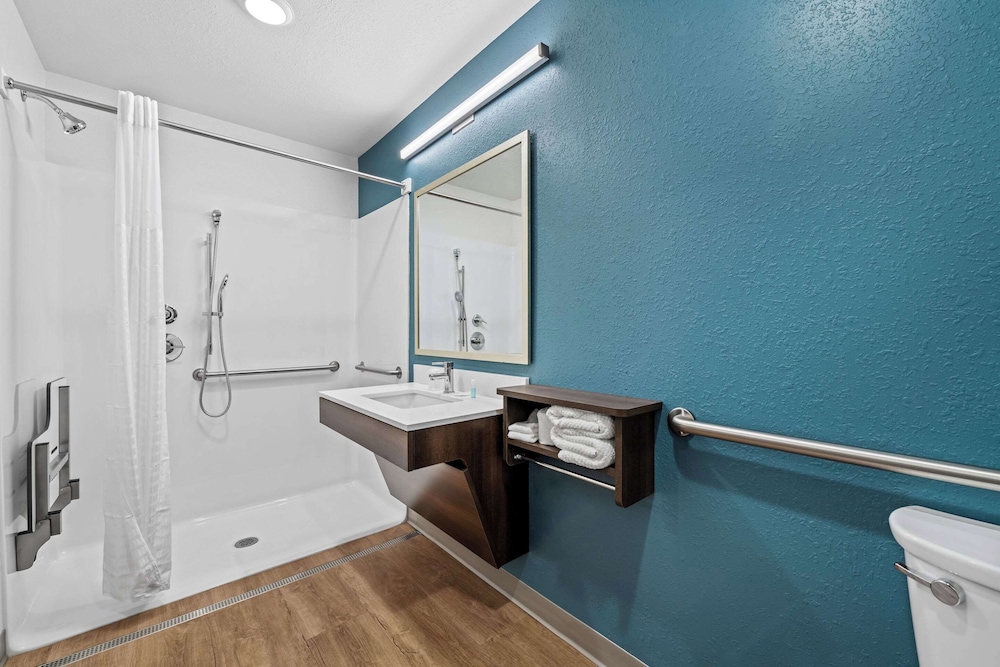 WoodSpring Suites Loves Park Rockford - photo 23