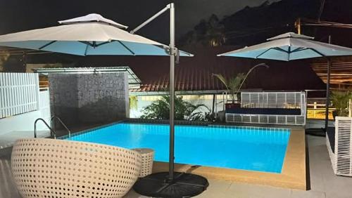 Elephant Sports Bar and Accommodation in Suwannaphum, Thailand