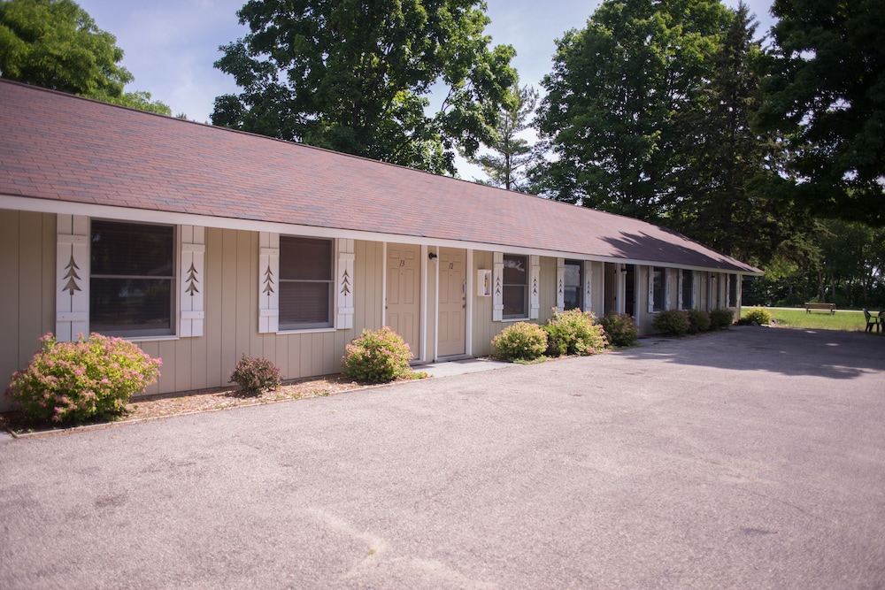 M 22 Inn Suttons Bay - photo 37