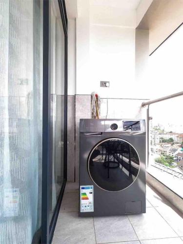 1BR Apartment with Gym King Bed City Views and Prime Location