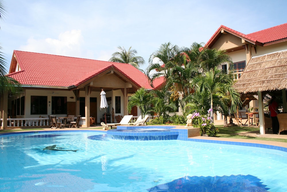 Long Beach Inn in Sam Roi Yot, Thailand