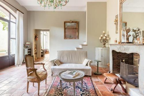 La Demeure Provencale Au Charme Suranne in Nimes, France