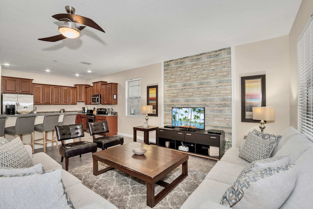 Modern Home Big Pool Area Near Disney CDC Cleaning 4cg456 — 4-Star Luxury Hotel in Davenport, United States