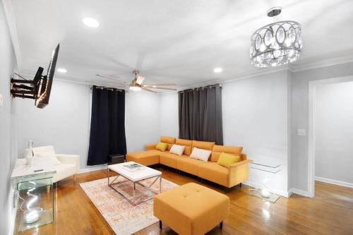 573 Vivid East Lake Oasis in Decatur, United States