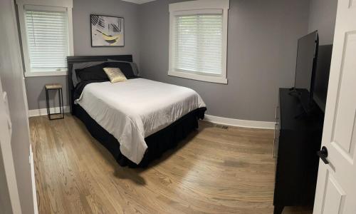 Freshly Remodeled Cozy 3 Bedroom Home — Des Plaines — photo 5