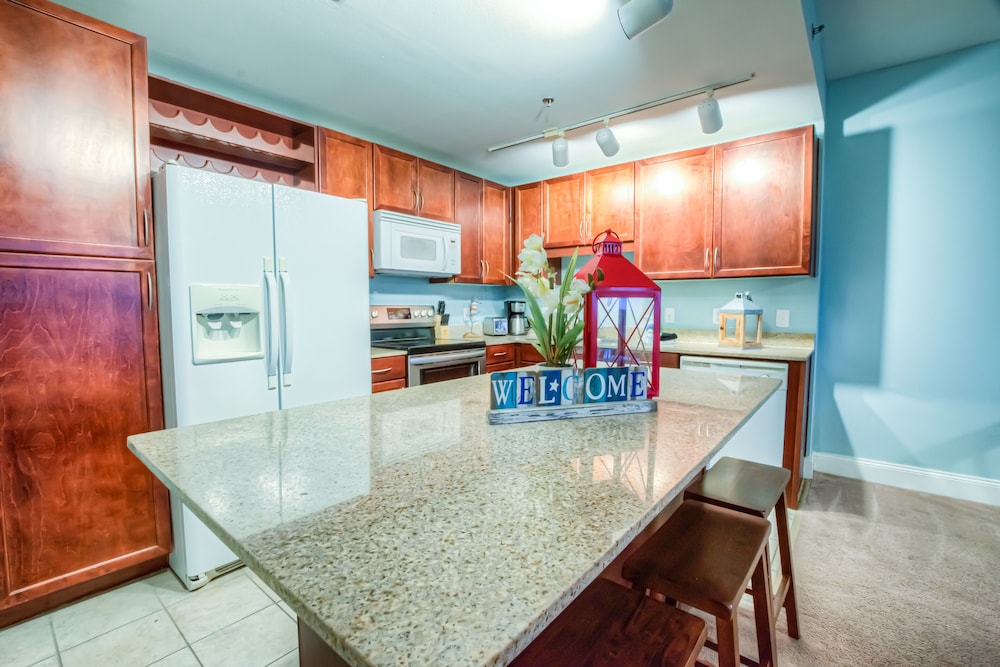 Laketown Wharf Resort by Aneliya's Rentals - photo 310