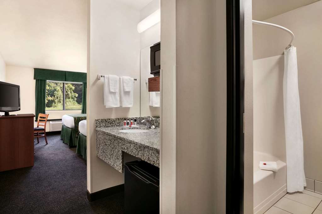 Travelodge by Wyndham Low Moor Near Covington - photo 15