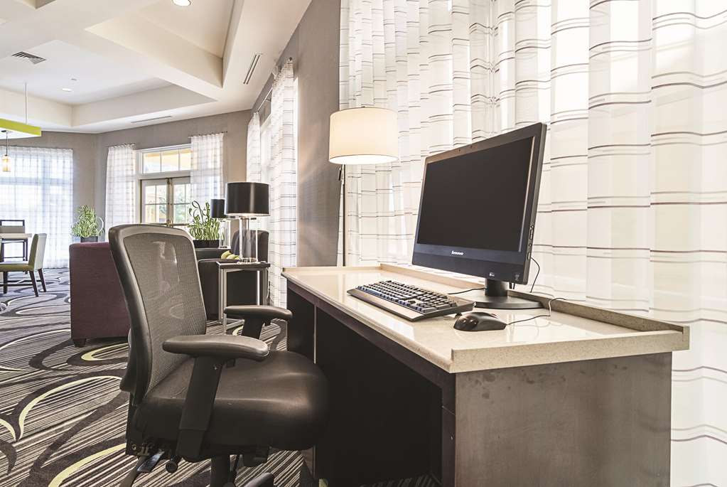 La Quinta Inn & Suites by Wyndham Phoenix Mesa West - photo 49