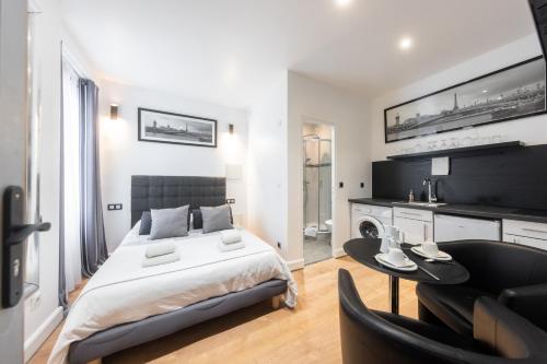 Near Eiffel Tower…Cute Little Studio