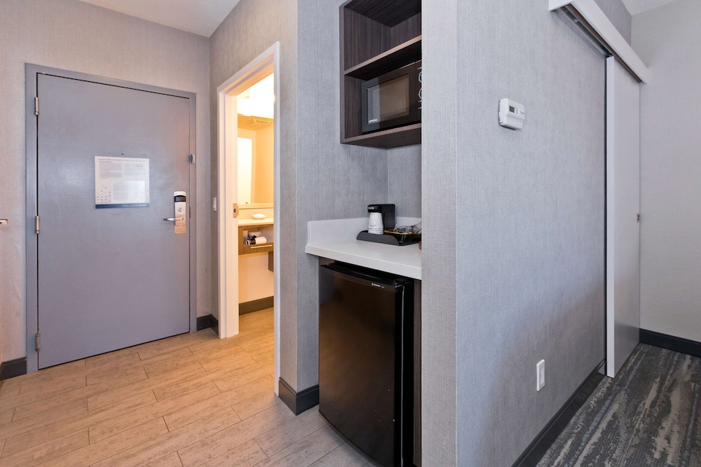 Hampton Inn & Suites Palm Desert - photo 24