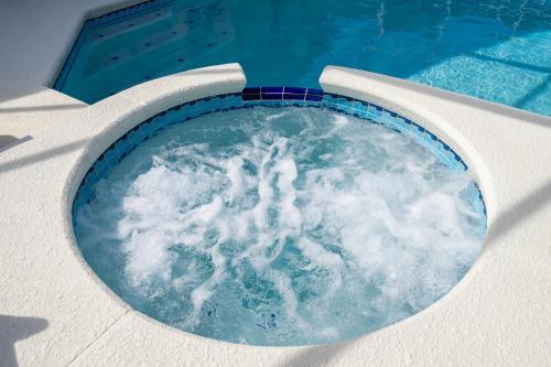 Close to Disney pool spa games room budget friendly Posner Park — 4-Star Luxury Hotel in Davenport, United States