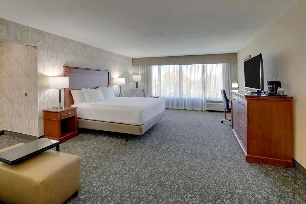 Drury Inn & Suites Charlotte University Place - photo 35